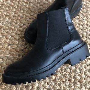 Blondo Cayla Waterproof Leather Chelsea Boot with Lug Sole. Size 11